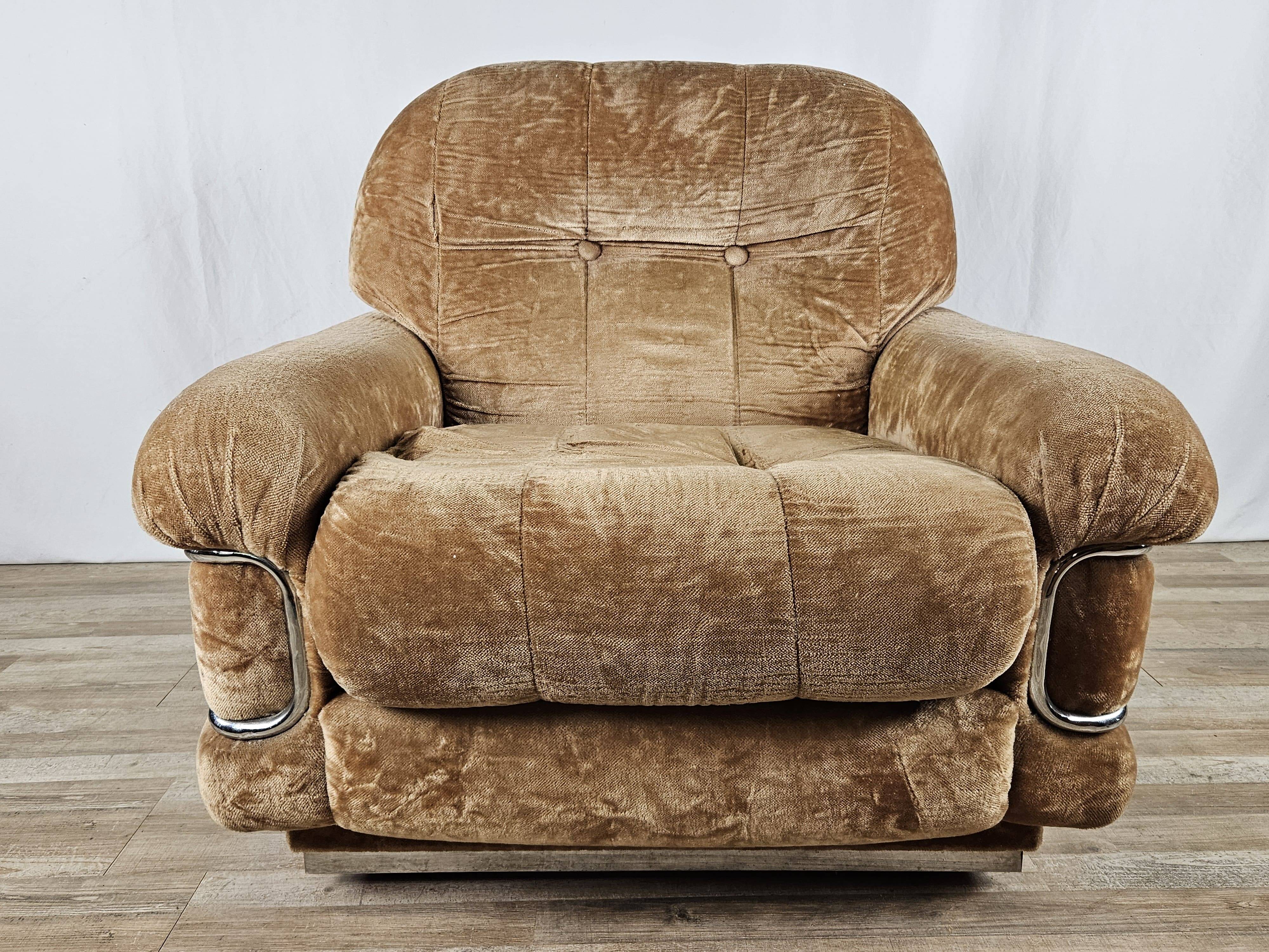Fauteuil années 70 en tissu et acier