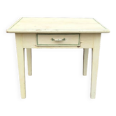 Table basse patinée jaune et vert par une artiste locale