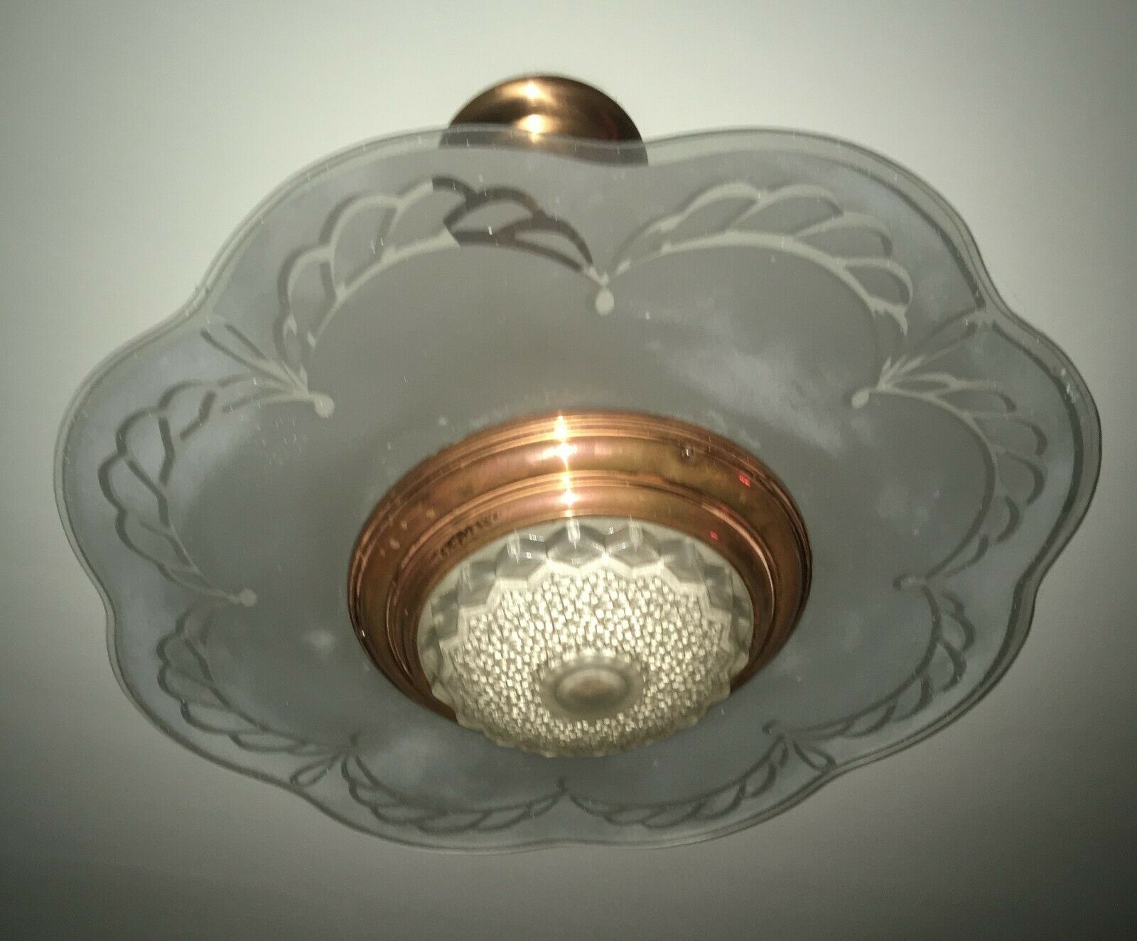 Lustre coupelle vasque en verre opalescent et métal vintage Selency