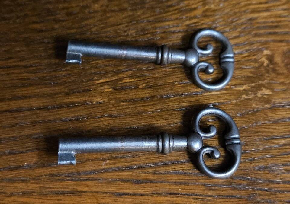 Large Provençal library in Louis XV style made of oak from the 20th century.