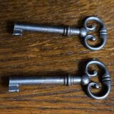 Large Provençal library in Louis XV style made of oak from the 20th century.