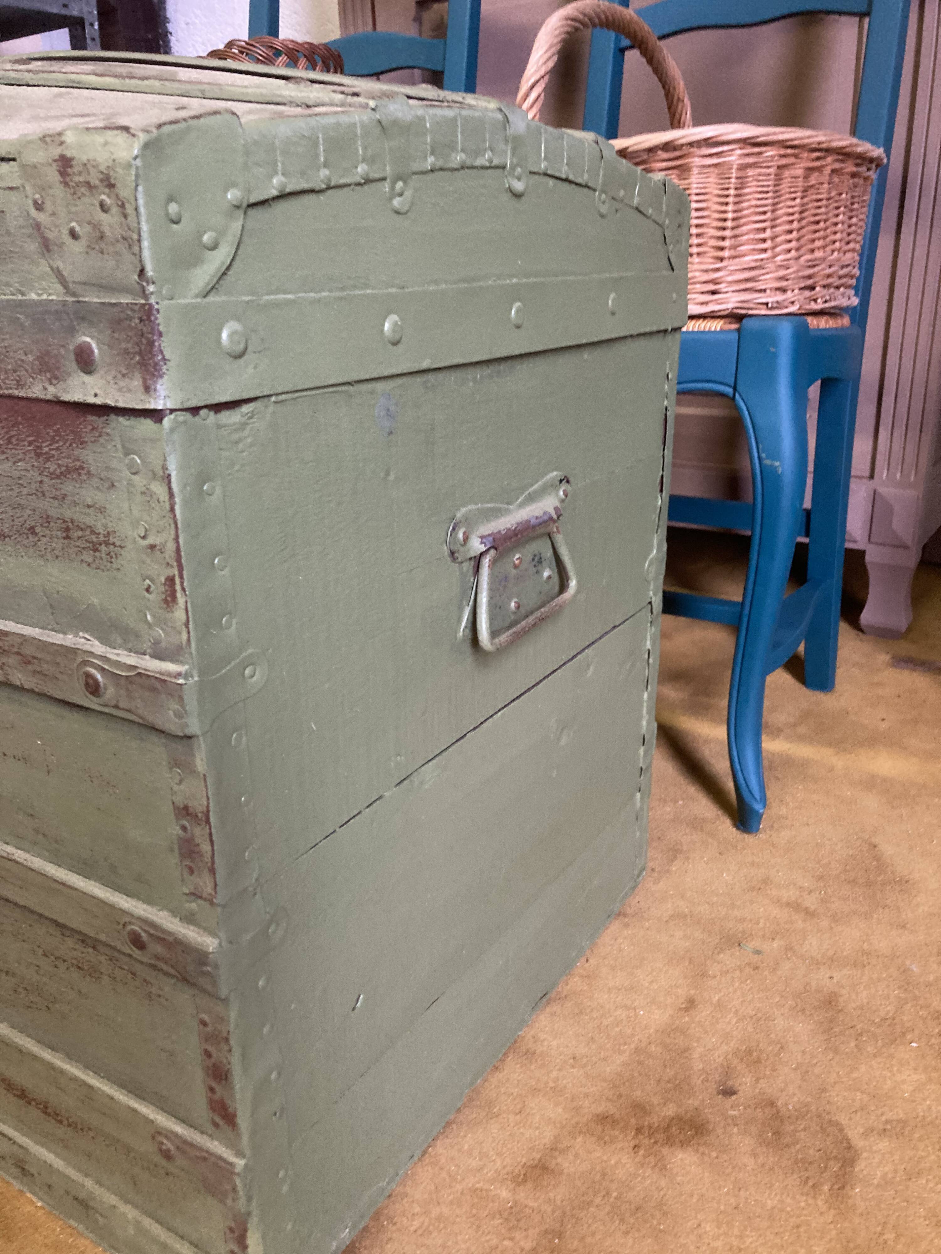 Travel trunk
