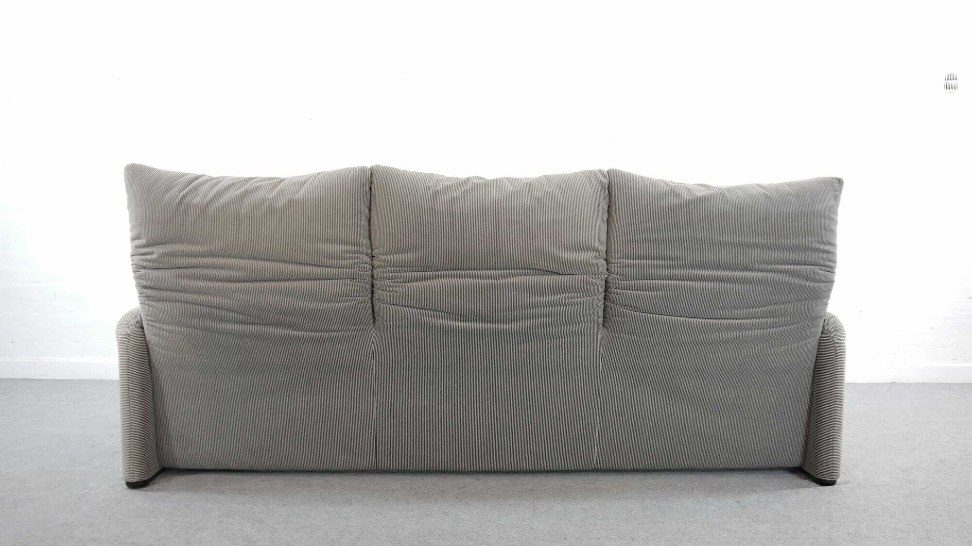 Cassina Maralunga 3-Seater Sofa by Vico Magistretti in grey striped fabrics
