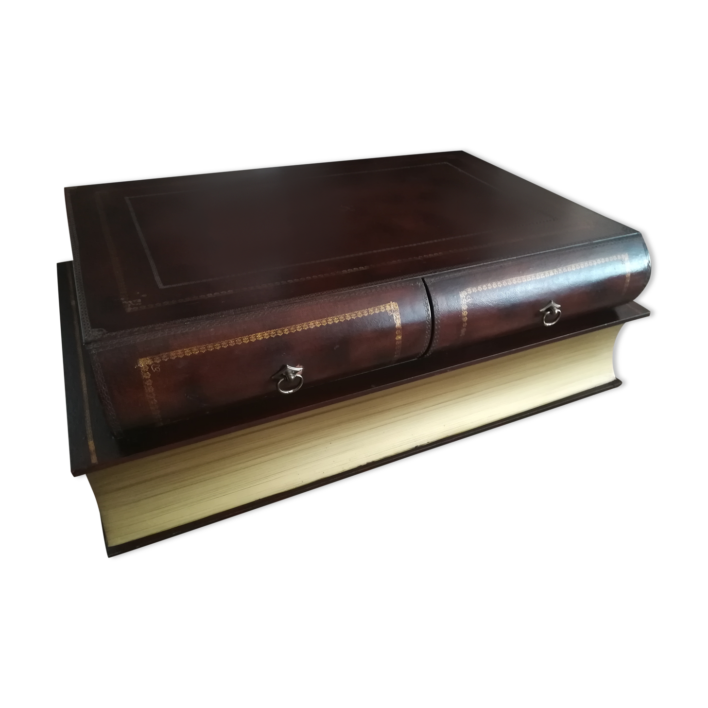 Low Table Theodore Alexander in the shape of a Giant Book