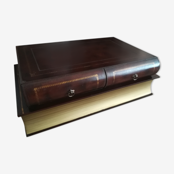 Table Basse Théodore Alexander en forme de livre géant