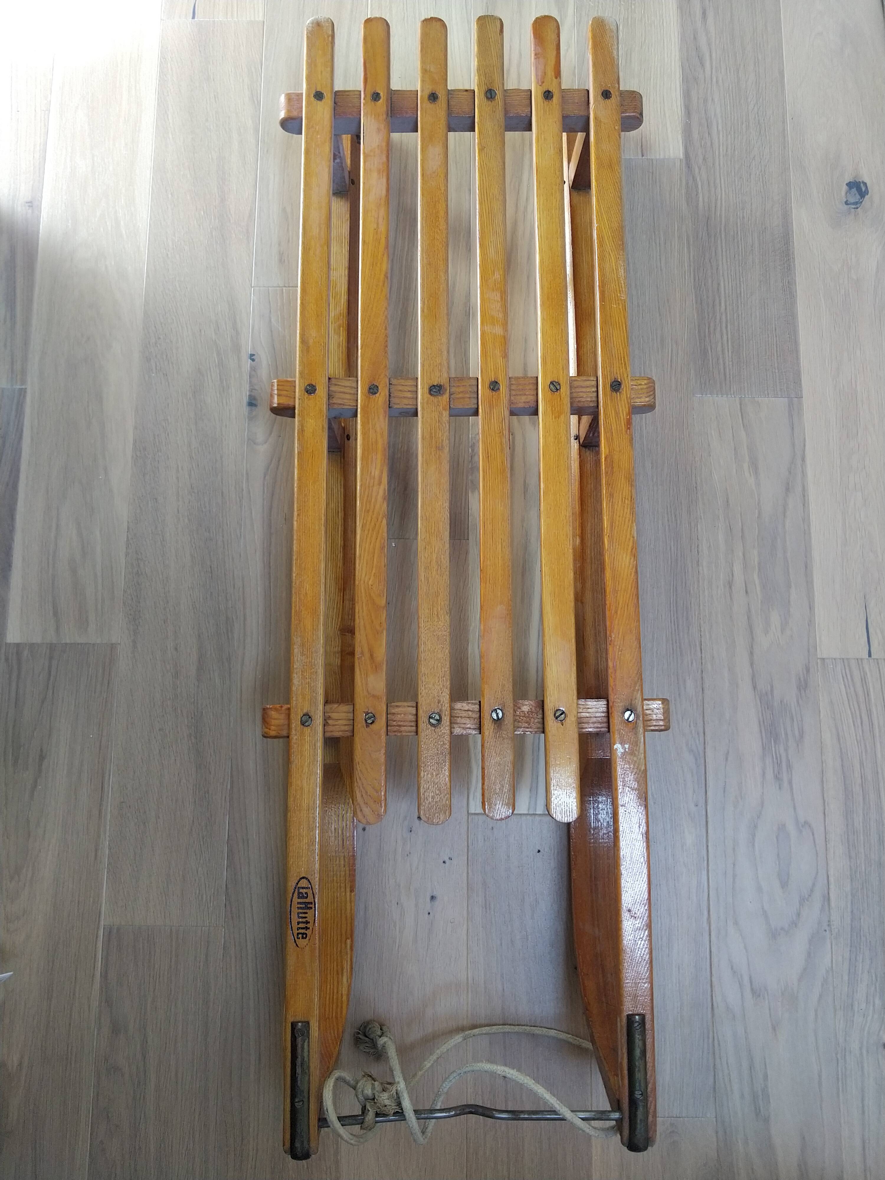 Vintage wooden sledge la hutte
