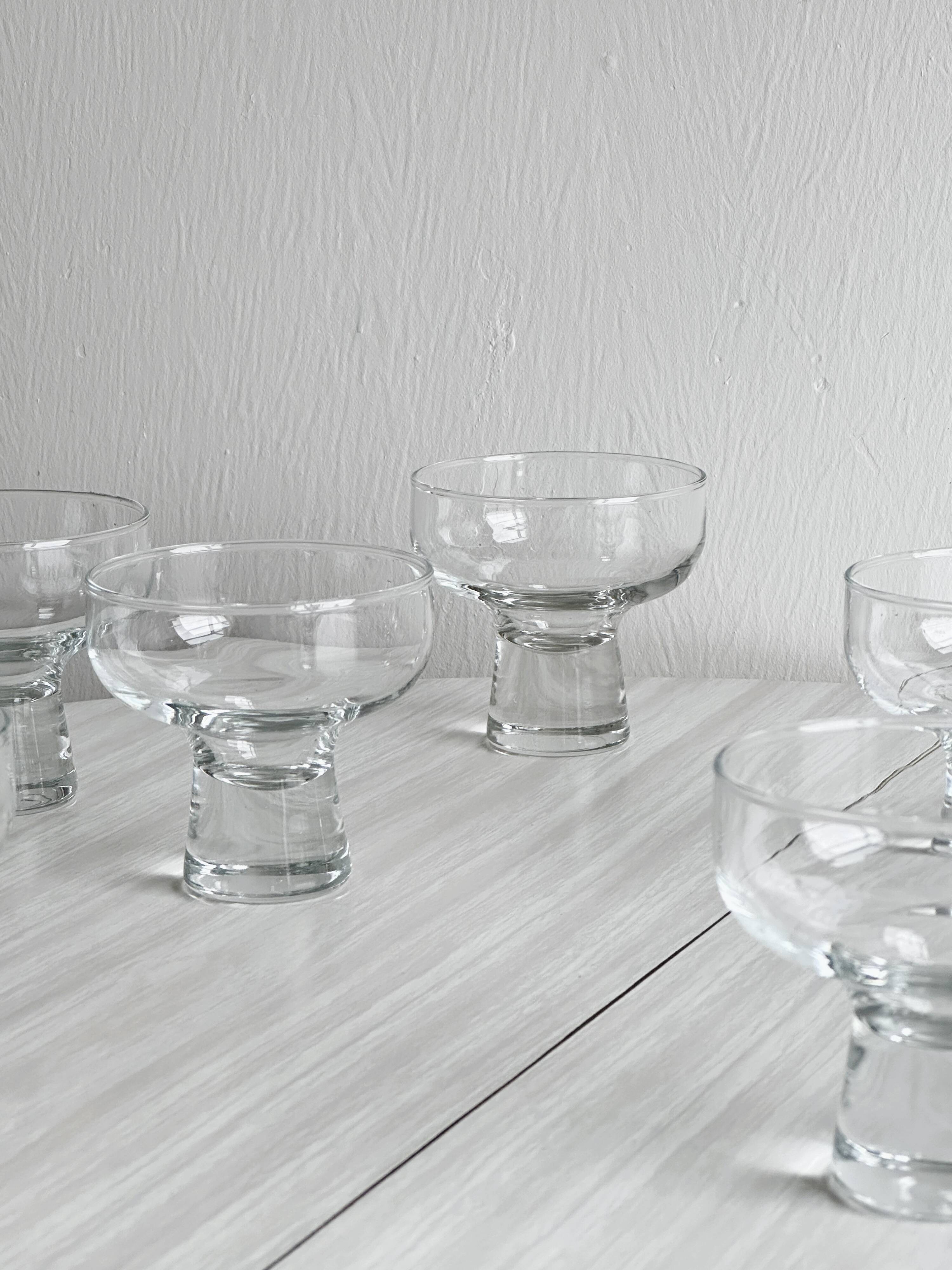 6 verres sur pied en verre épais design