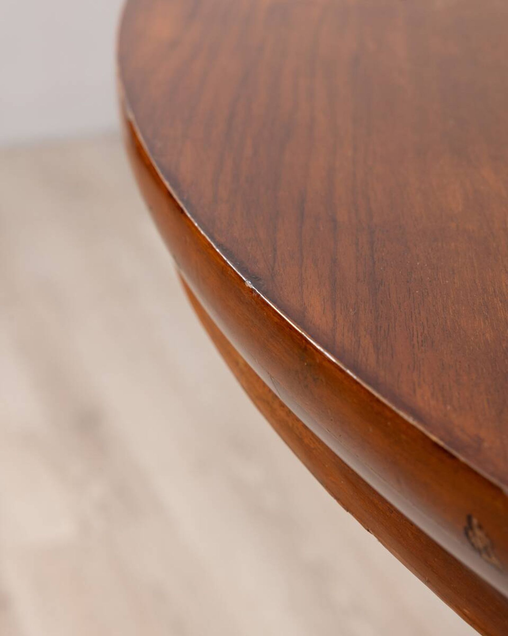 Round table in wood and brass vintage 1960s design luciano frigerio