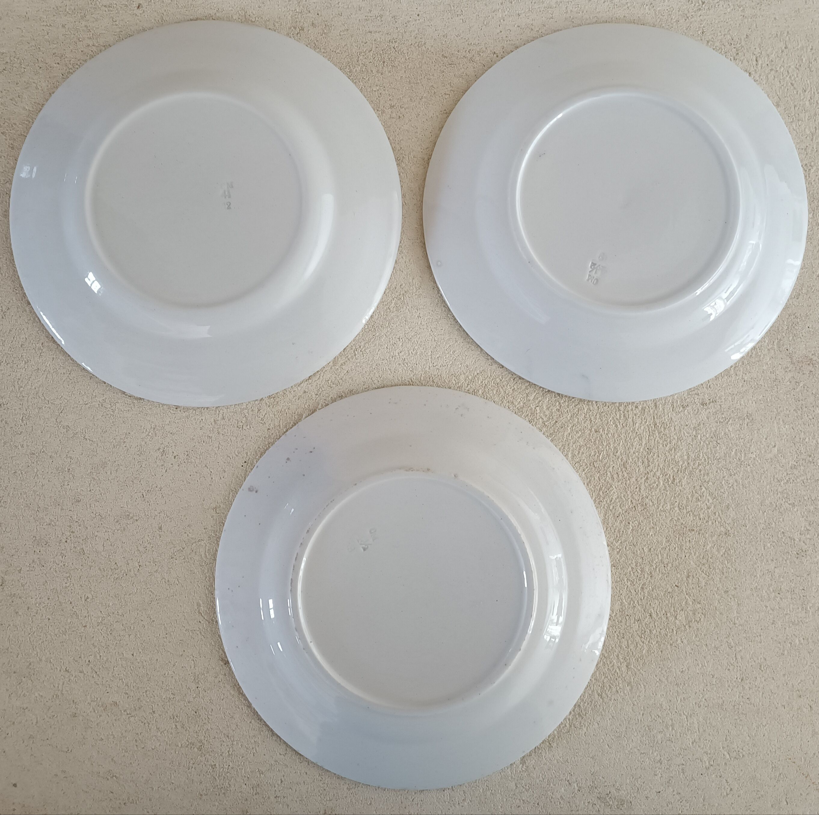 Three plates earth of iron Bouquet of roses Creil Montereau?