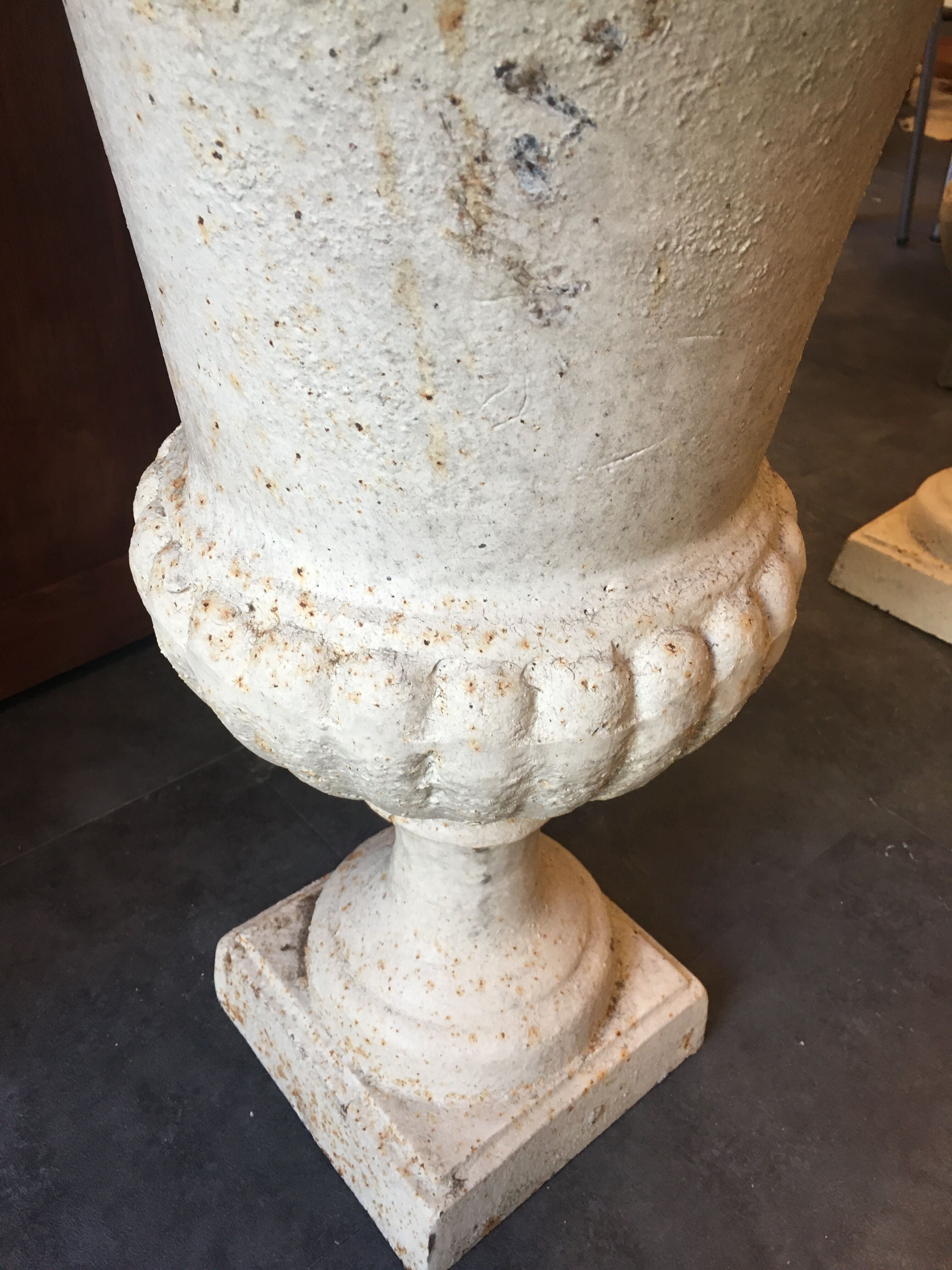 Pair of medicid vasques, cast, exterior