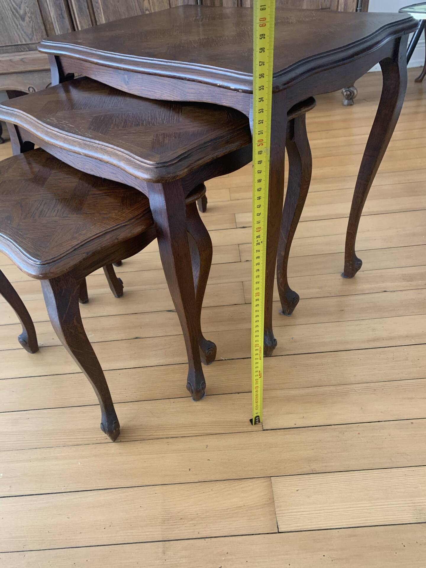 Set of 3 vintage nesting tables in oak – Louis XV / Regency style