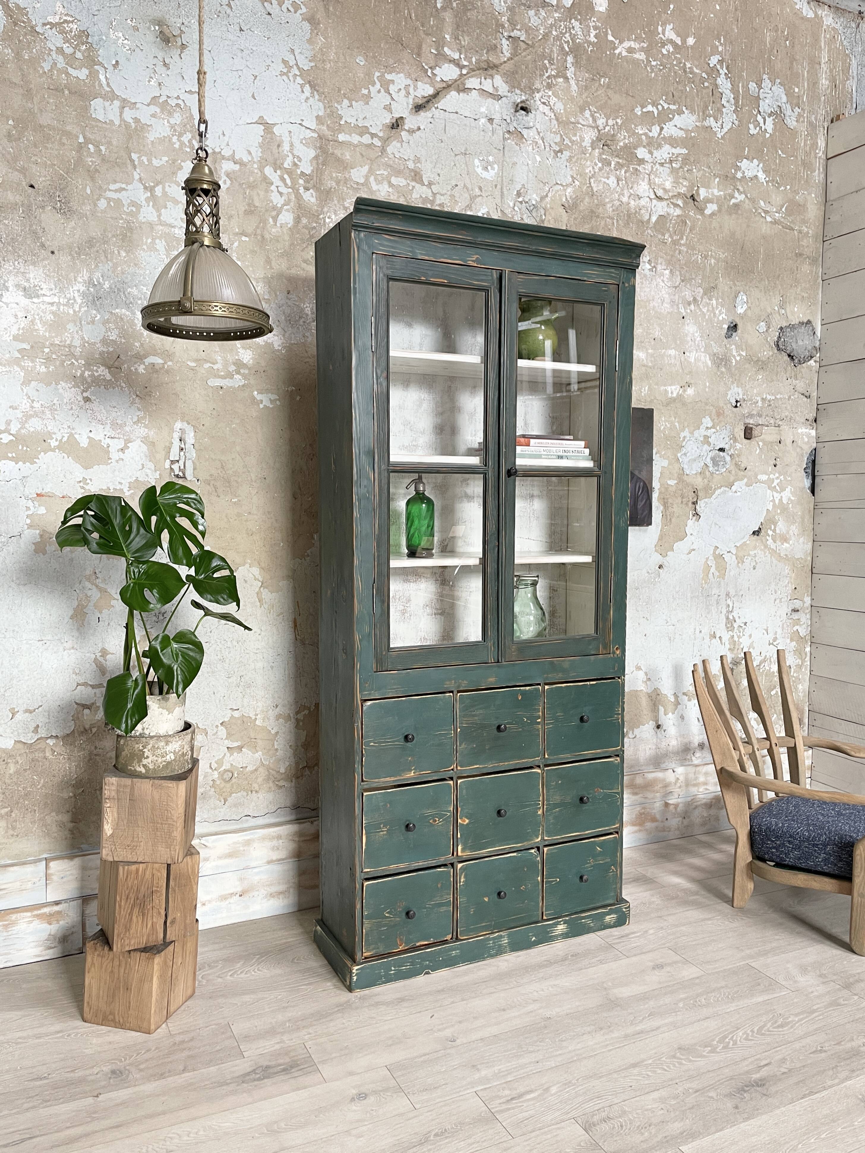 Furniture of trade showcase, around 1900.