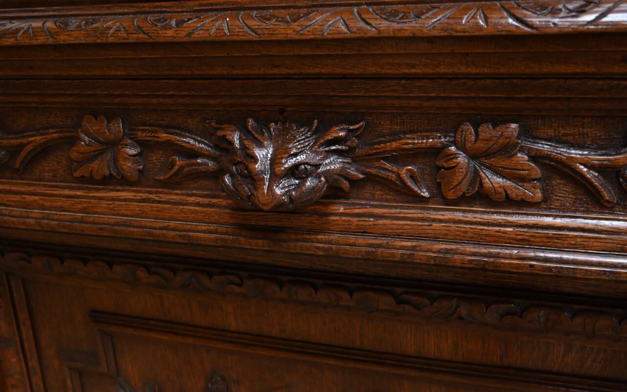 Narrow Oak Display Cabinet, Louis XIII style – Late 19th century
