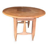 Extendable dining table
