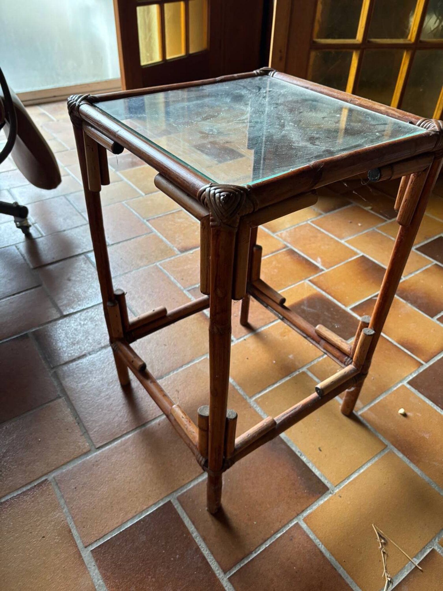 Table d’appoint en bambou et verre, années 70