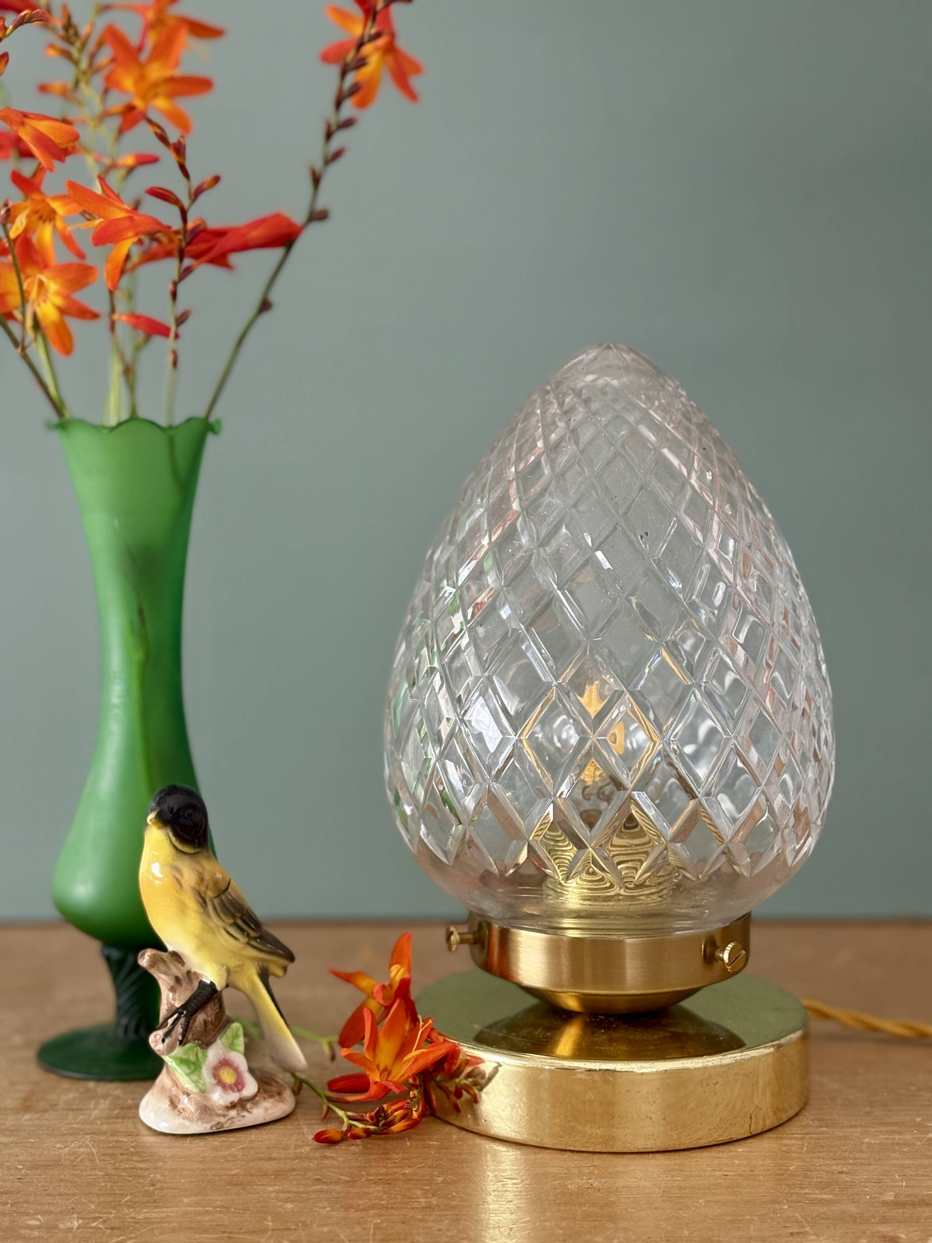 Lampe à poser globe vintage en verre ciselé
