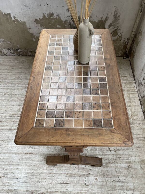 Table bistrot en noyer et carrelage 1890