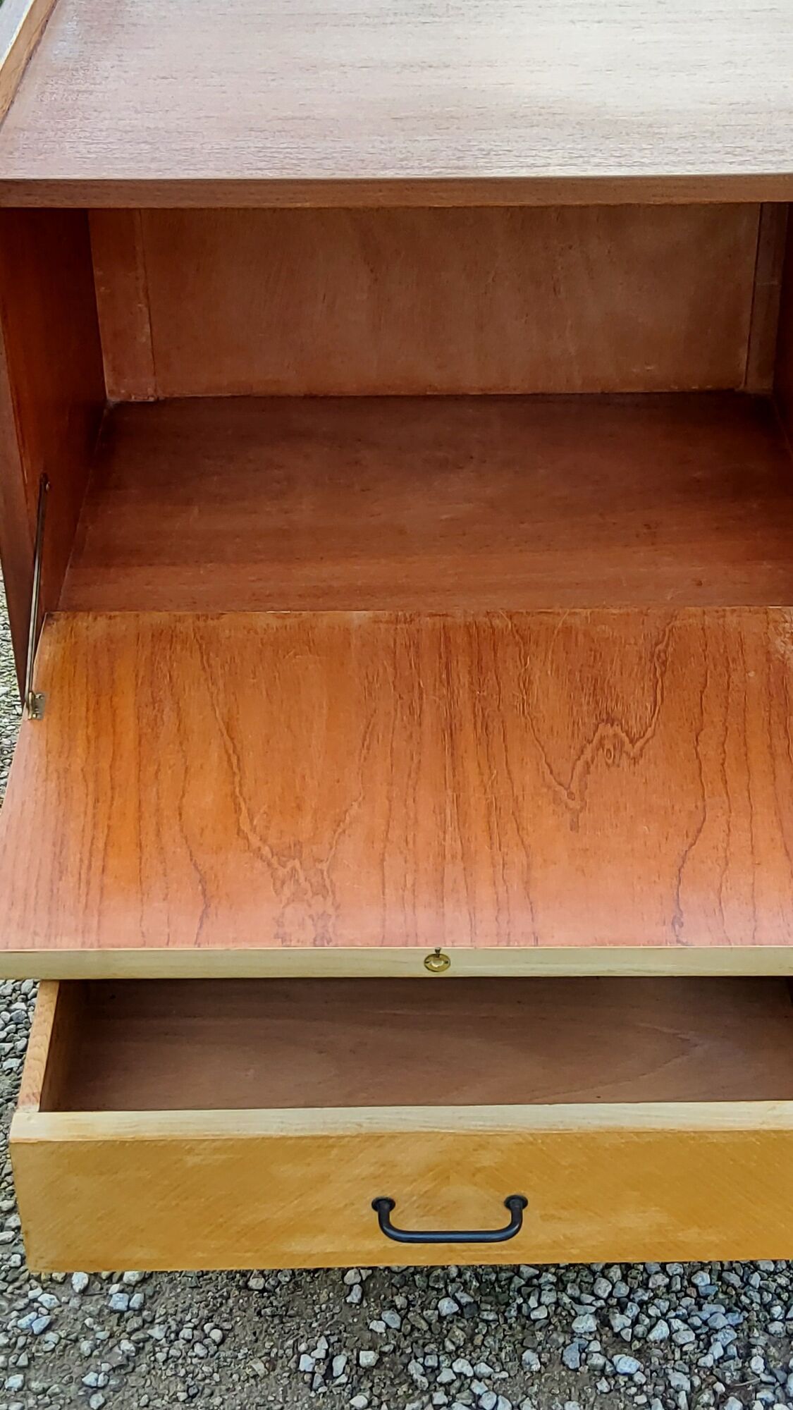 Enfilade of the 50s in oak and mahogany feet compass