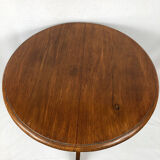 Round pedestal table in fruit wood