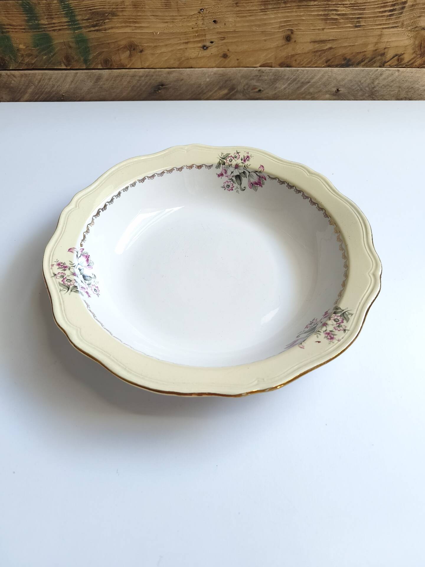 Vintage shallow dish L'Amandinoise model Paola white cream flowers