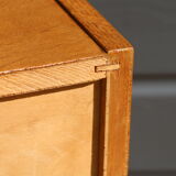 Furniture with 1 door and 1 drawer in light oak.