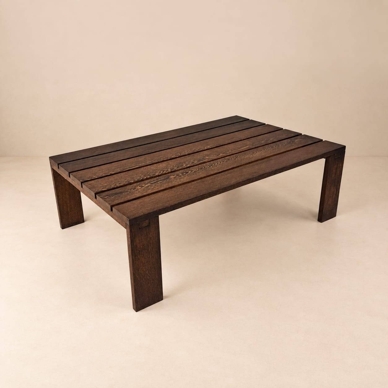 Table basse wenge néerlandaise des années 60.