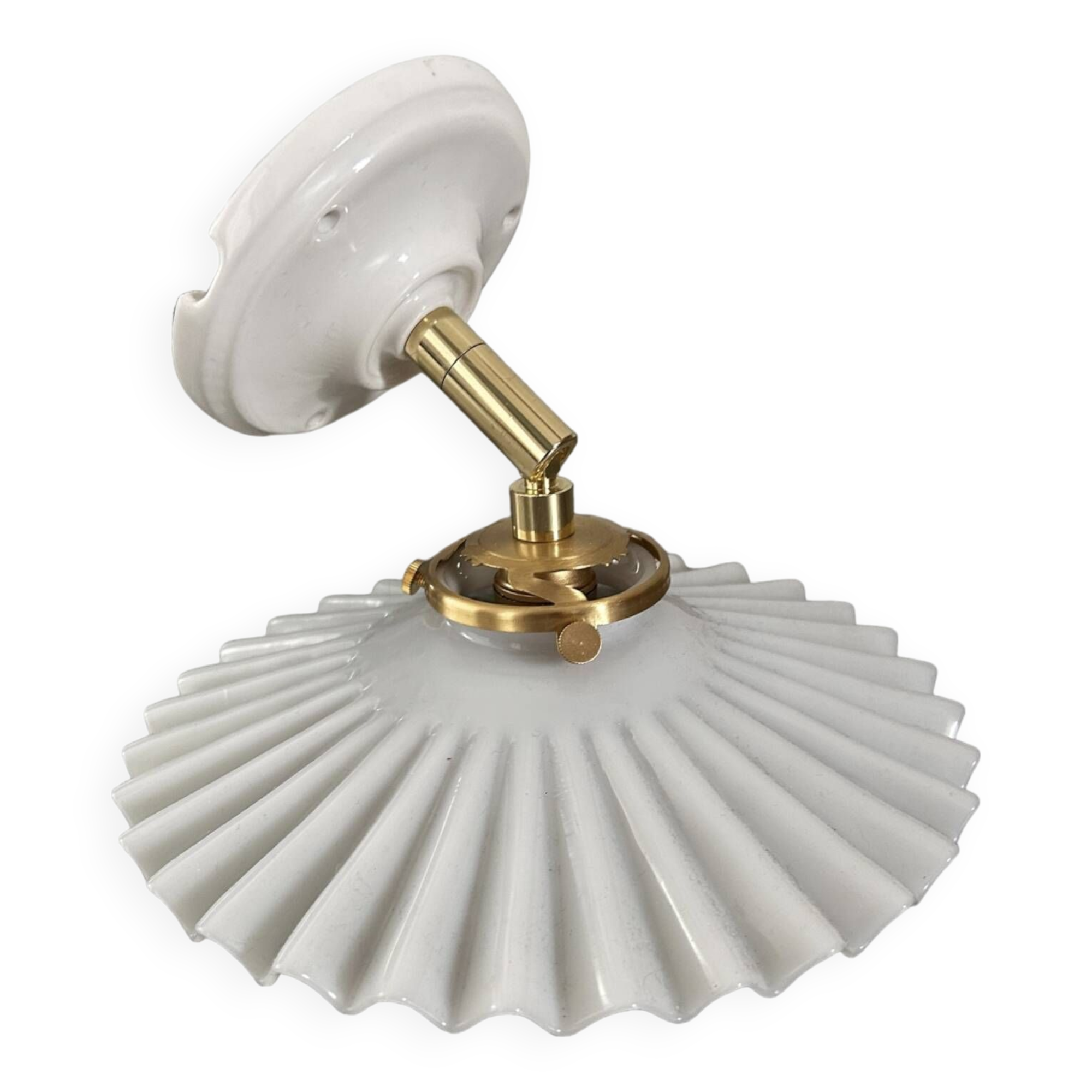 Opaline serrated wall light