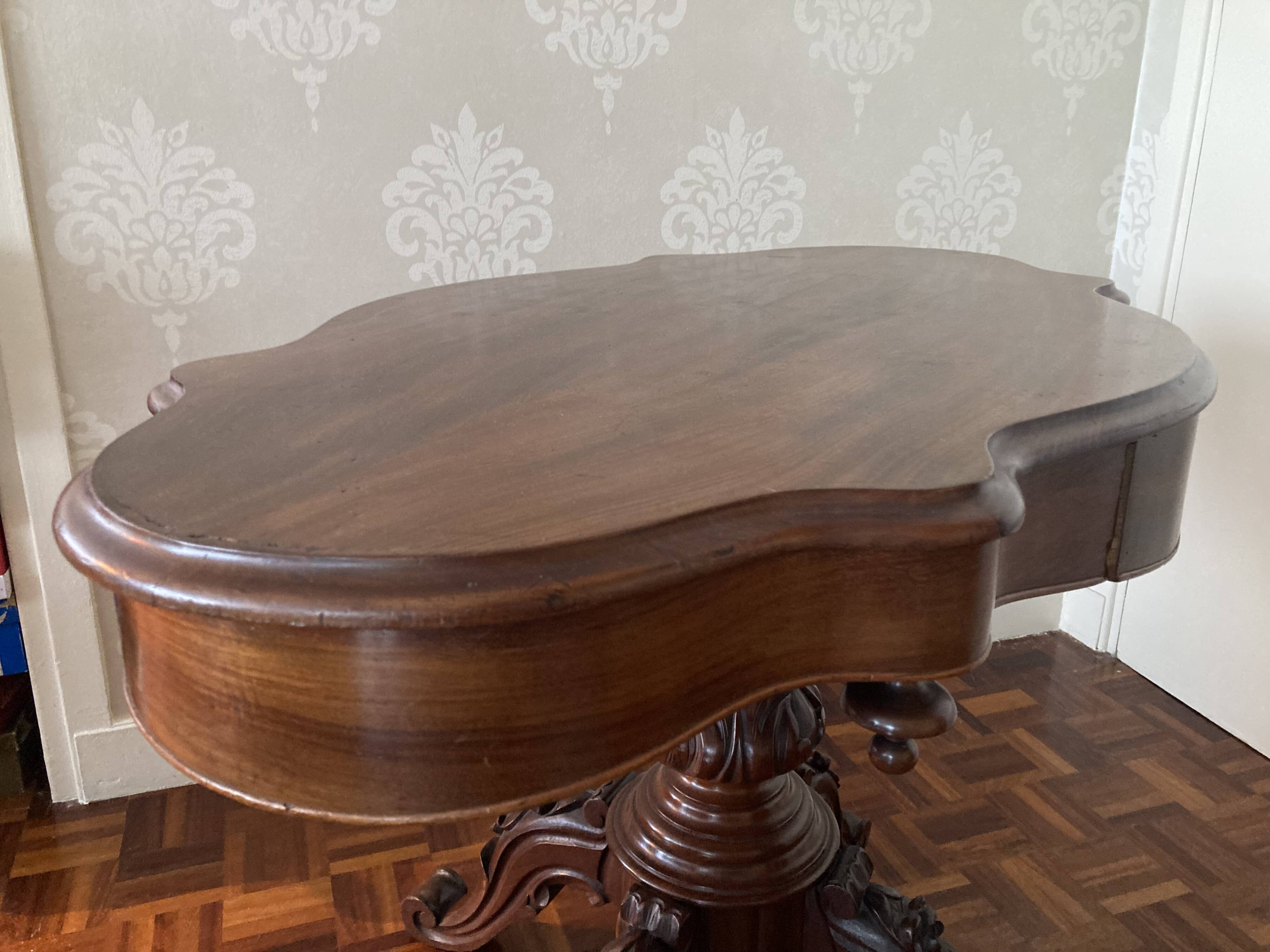 Small napoleon iii style pedestal table