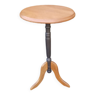 Tripod pedestal table