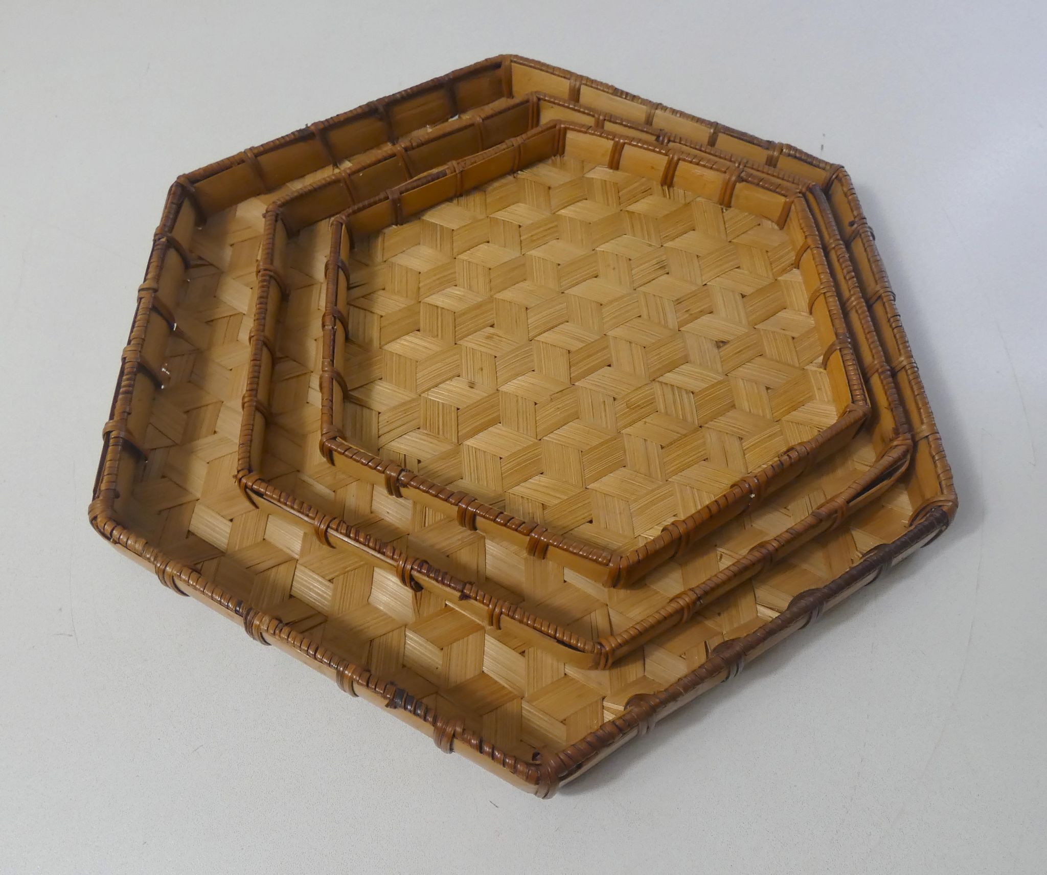 Plateaux gigognes en rotin et bambou