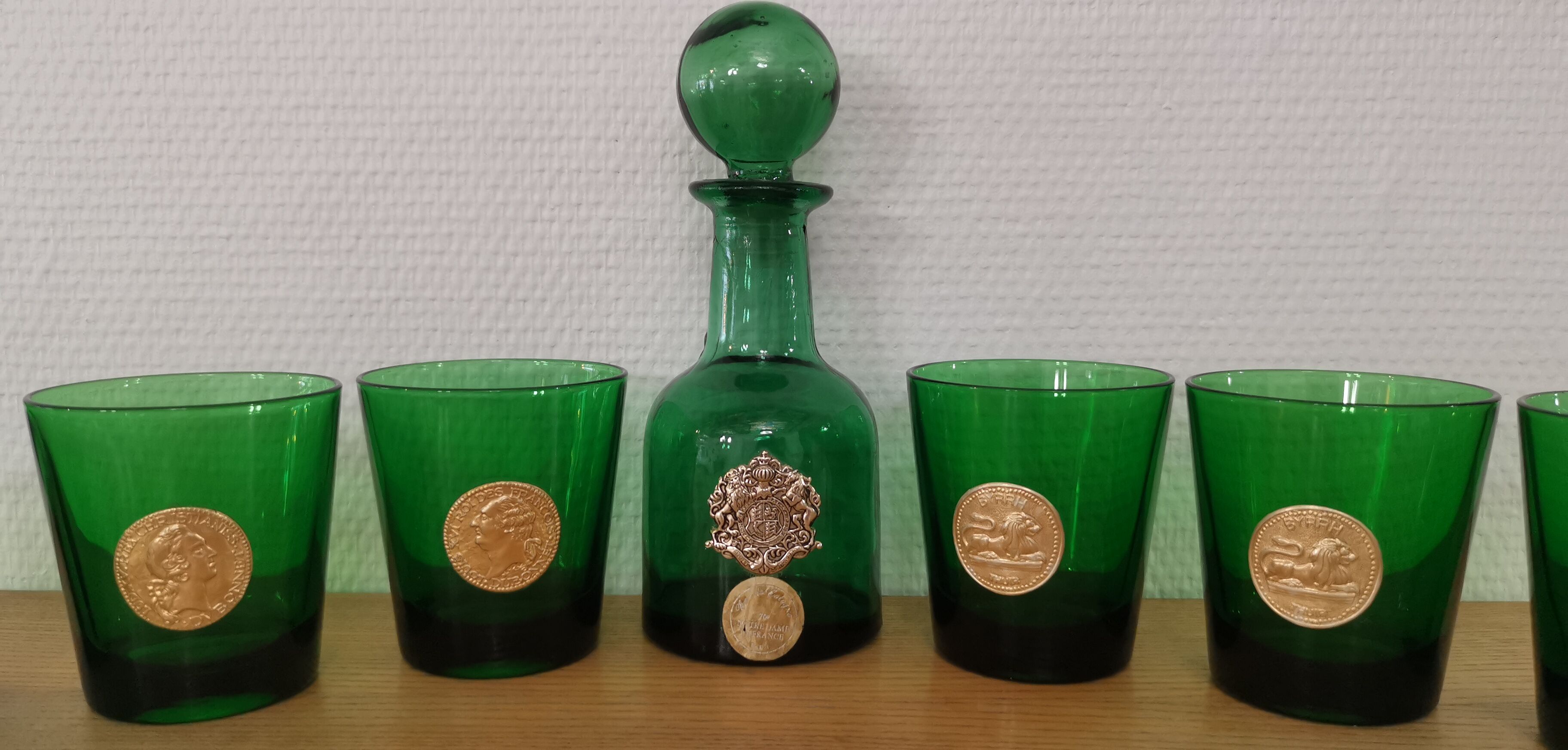 Set of 8 Dubonnet water glasses, vintage Louis d'or piece and bottle