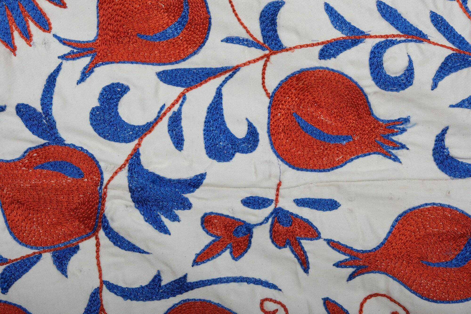 Vintage hand-embroidered tablecloth 109x189 cm