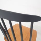 Ensemble de deux chaises à dossier en fuseau, Pays-bas, années 1960