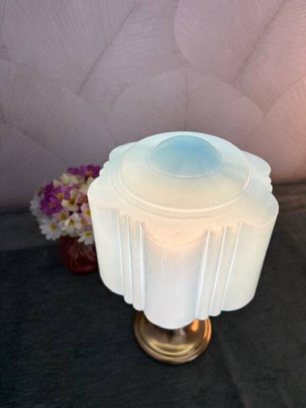 Lampe art déco années 30 en opaline turquoise