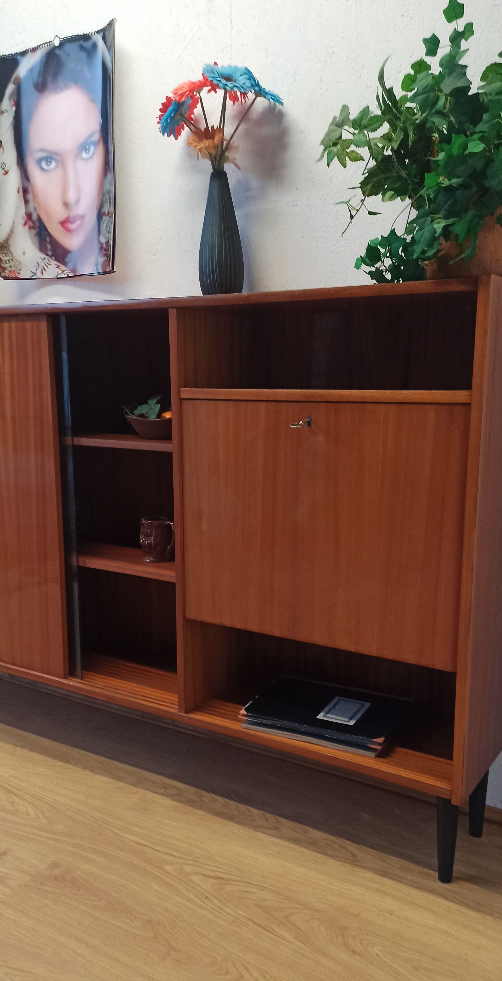 Buffet moderniste, des années 1970