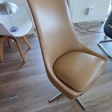 Chaise en skaï brun clair