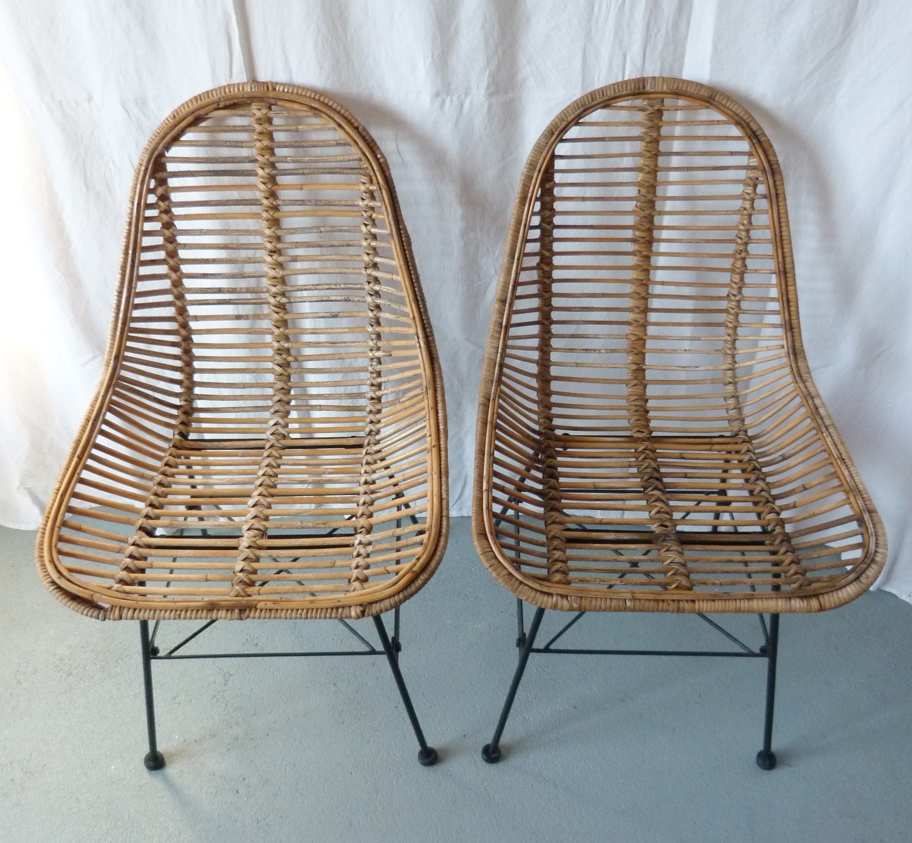 Pair chairs