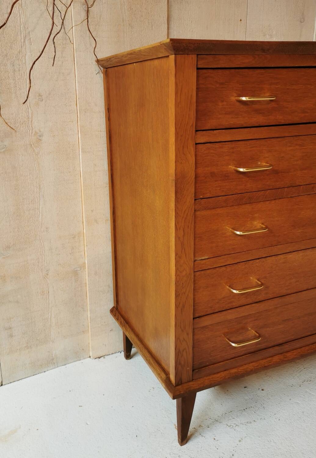 Oak chest of drawers