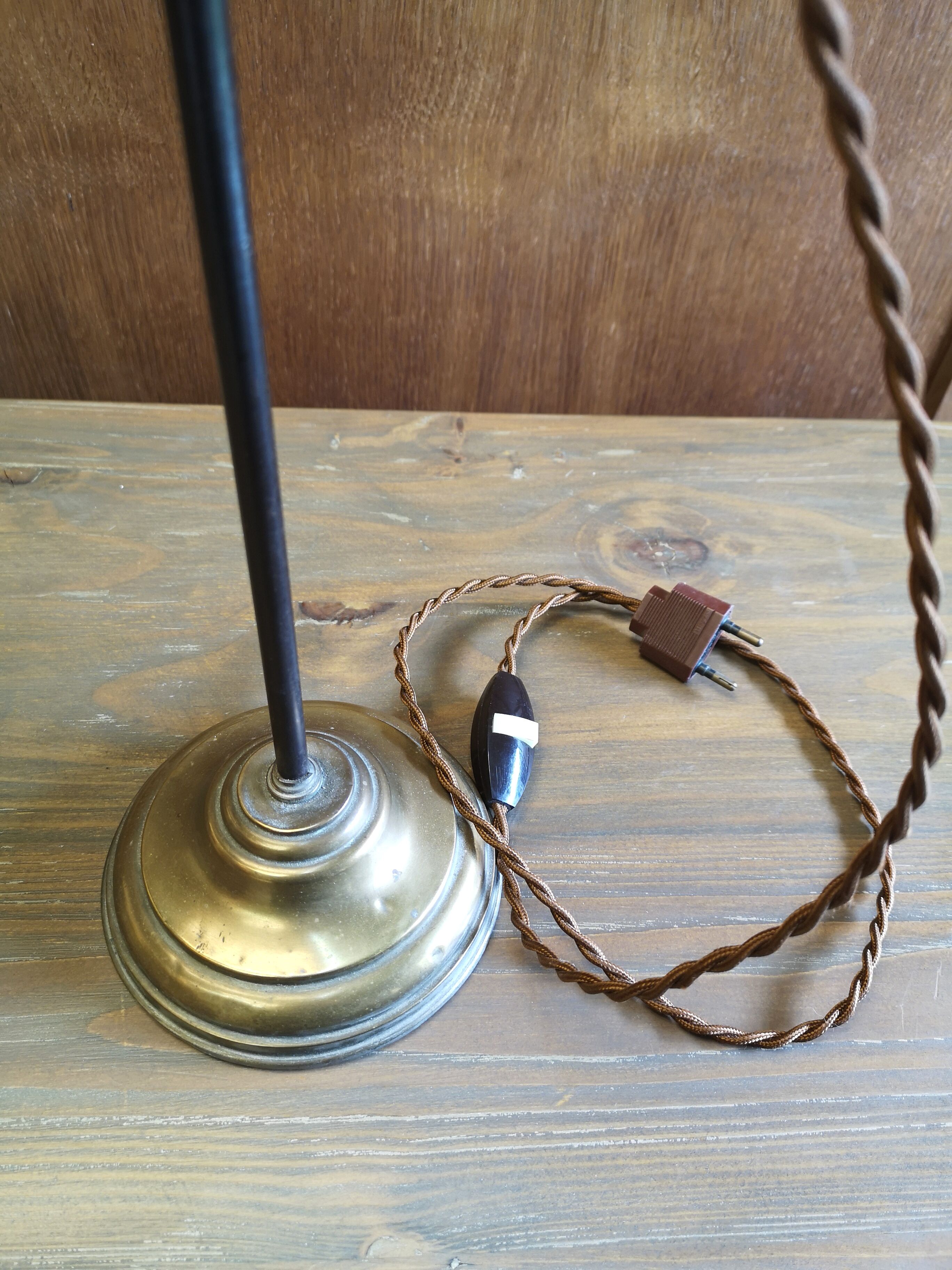 Student bedside desk lamp