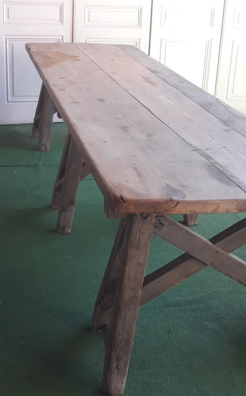 Workshop table with tray on trestles