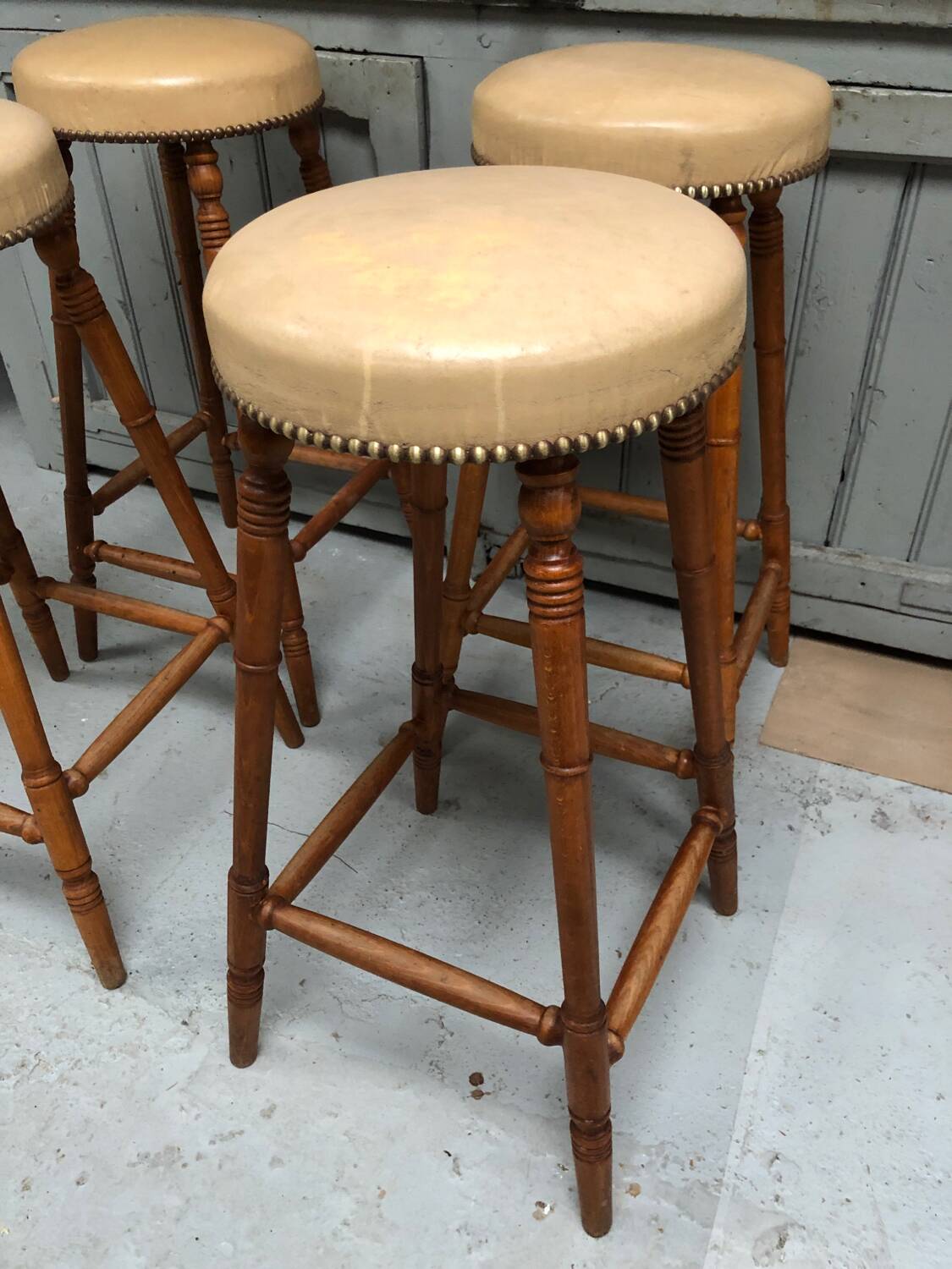 Tabourets de bar bistrot en chêne et cuir