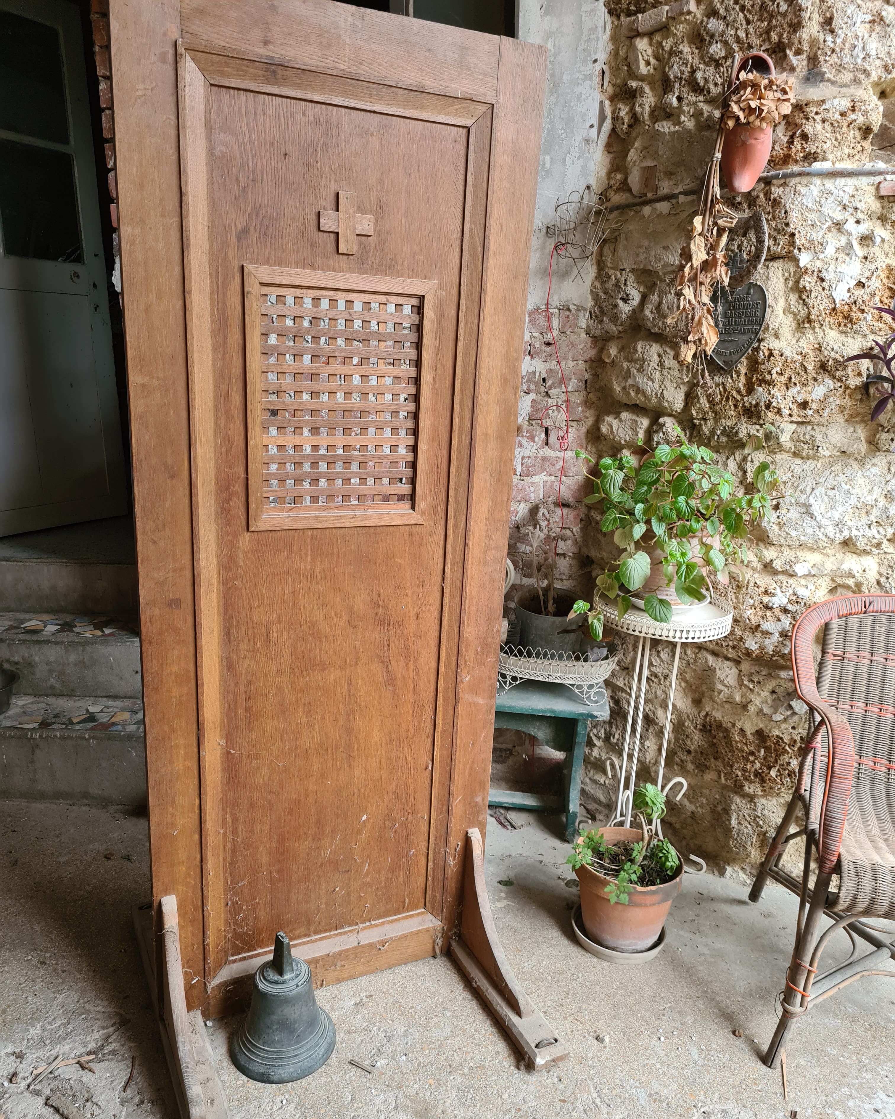 Confessional screen