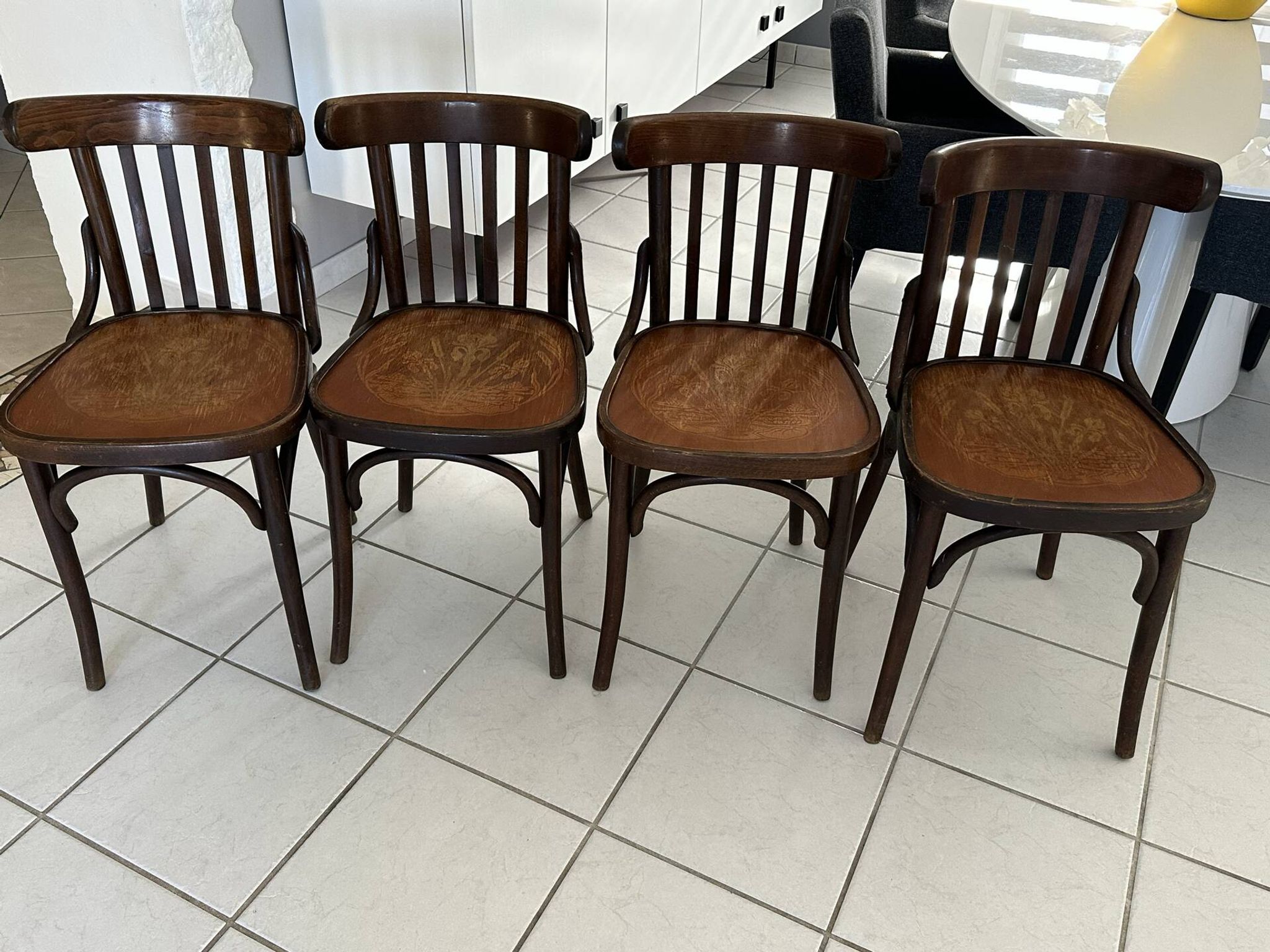 Suite de 4 chaises de bistrot vintage années 1960