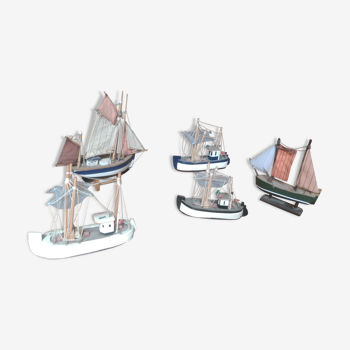 5 maquettes de bateaux en bois