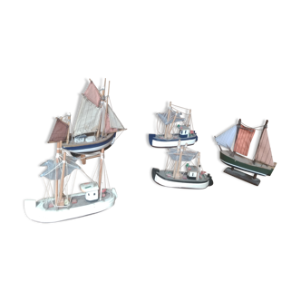 5 maquettes de bateaux en bois