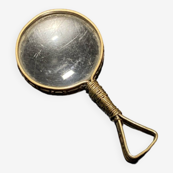 Miniature magnifying glass