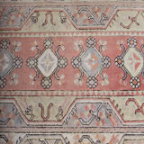 Rug melas Anatolian wool fringe on pink background 208x120cm