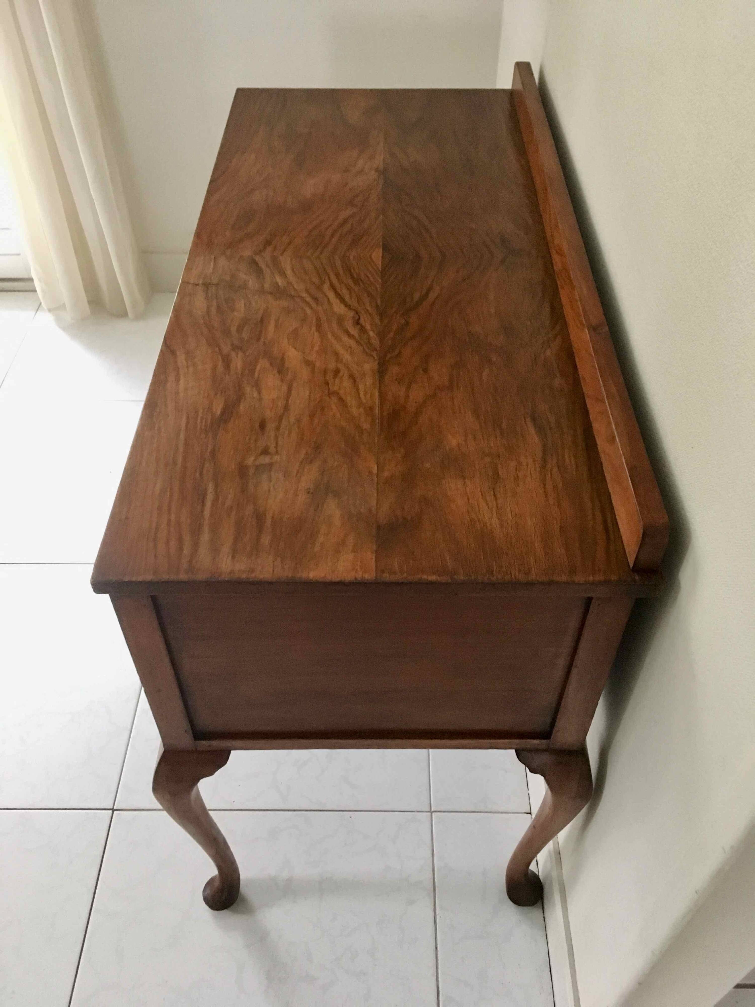 Bureau 1950 pieds galbés
