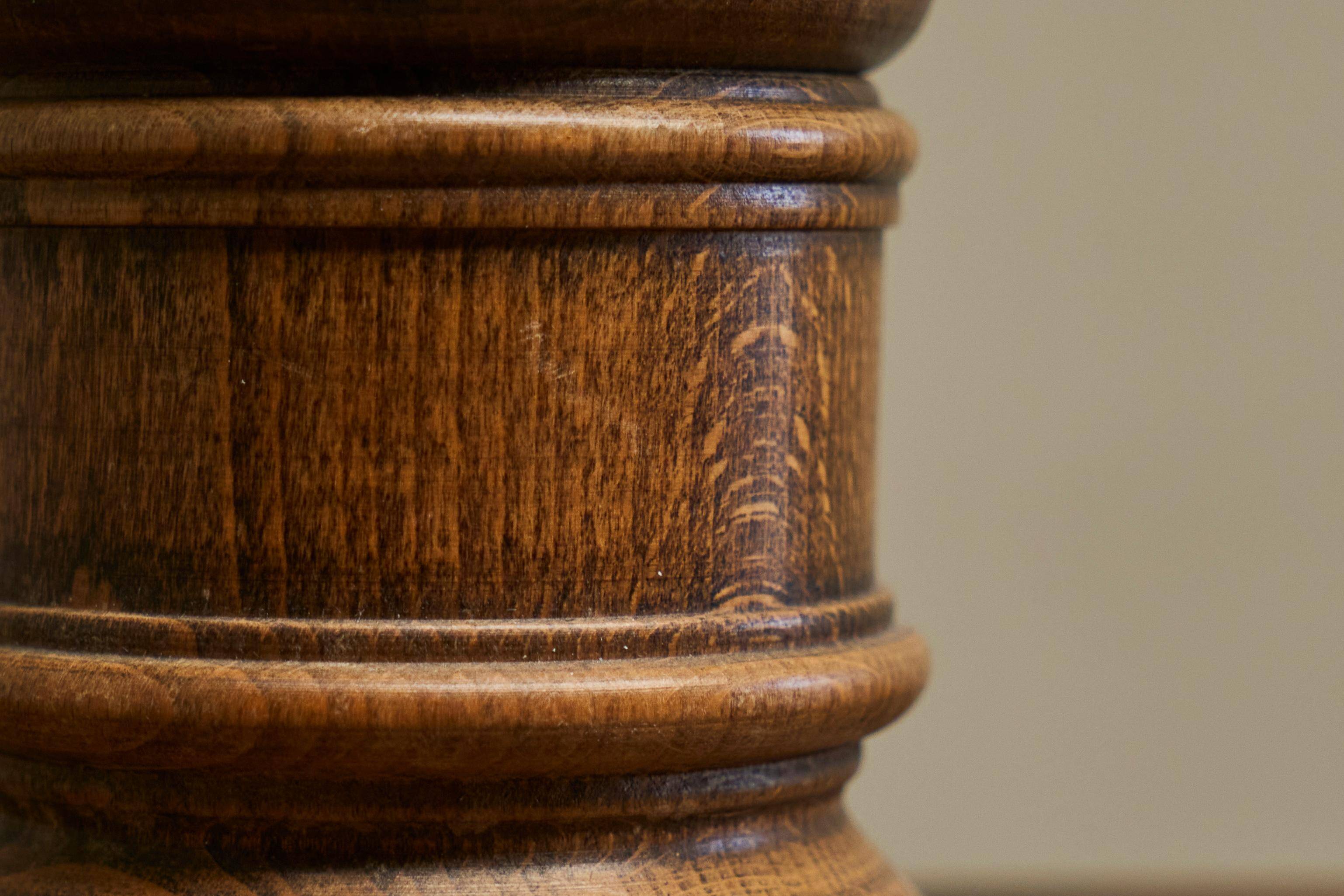 Mid-Century Accent Table Lamp in Solid Oak and Patinated Brass
