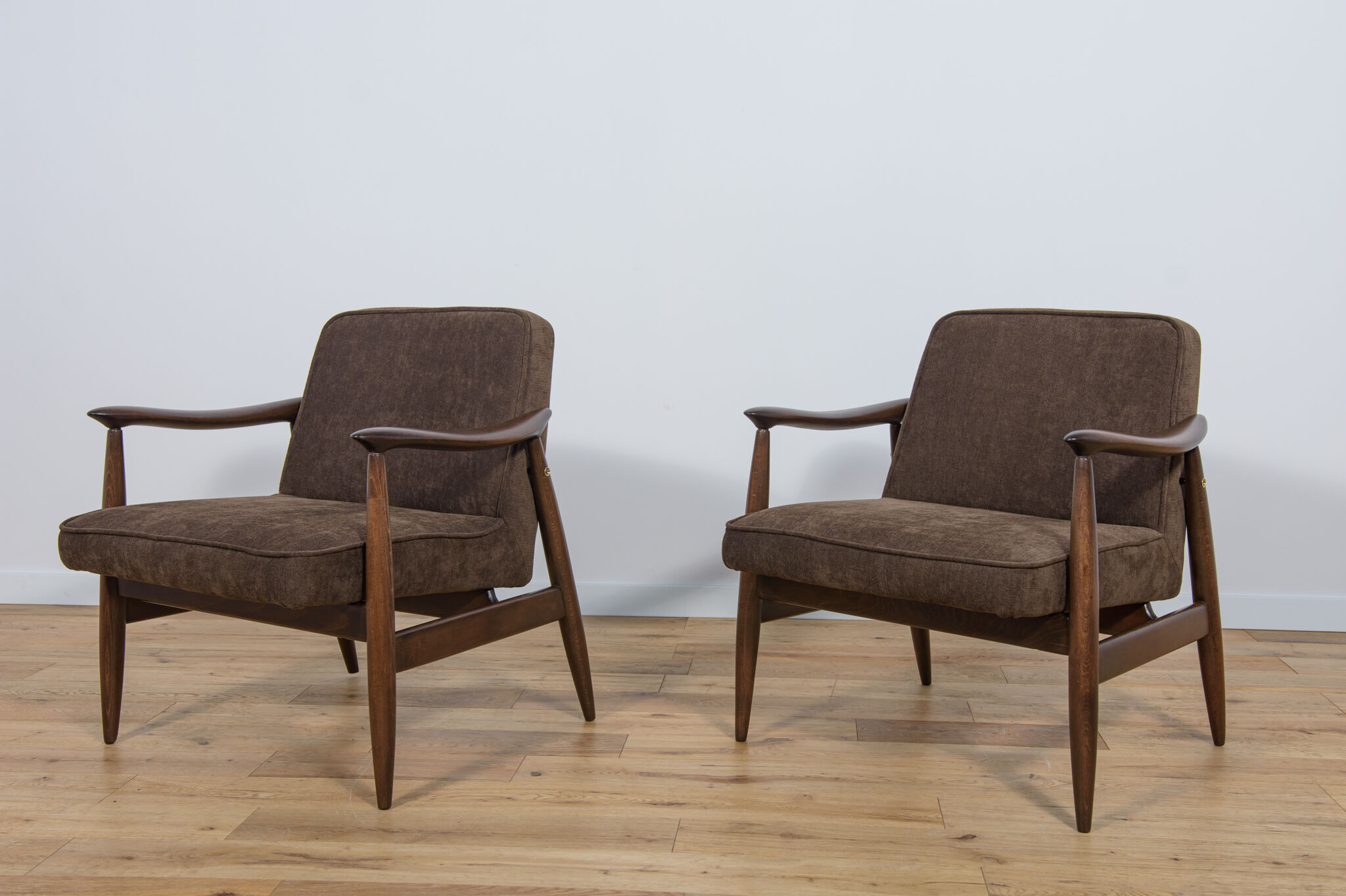 GFM-87 Armchairs by Juliusz Kedziorek for Gościcińskie Furniture, 1960s, Set of 2